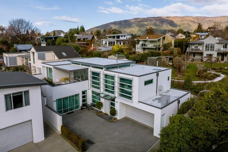 Photo of property in 15 Faulks Terrace, Wanaka, 9305