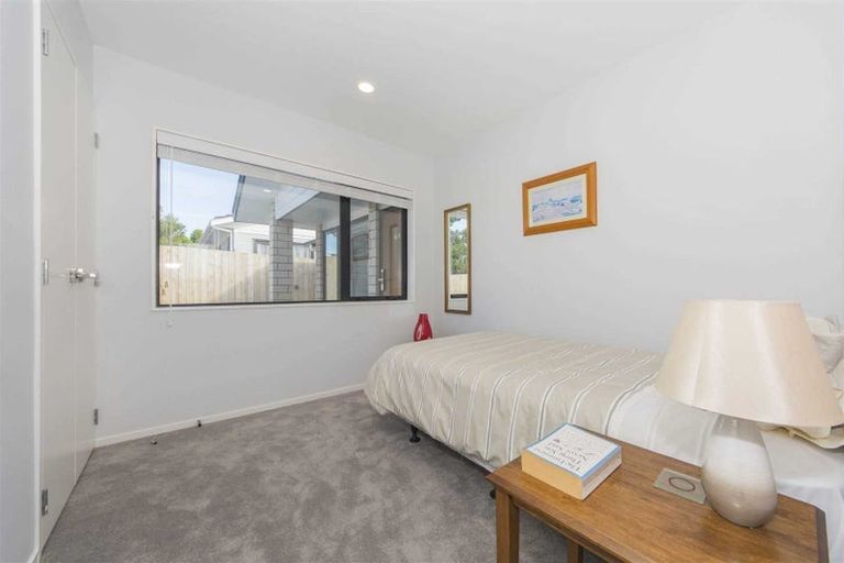 Photo of property in 71a Solar Road, Glen Eden, Auckland, 0602