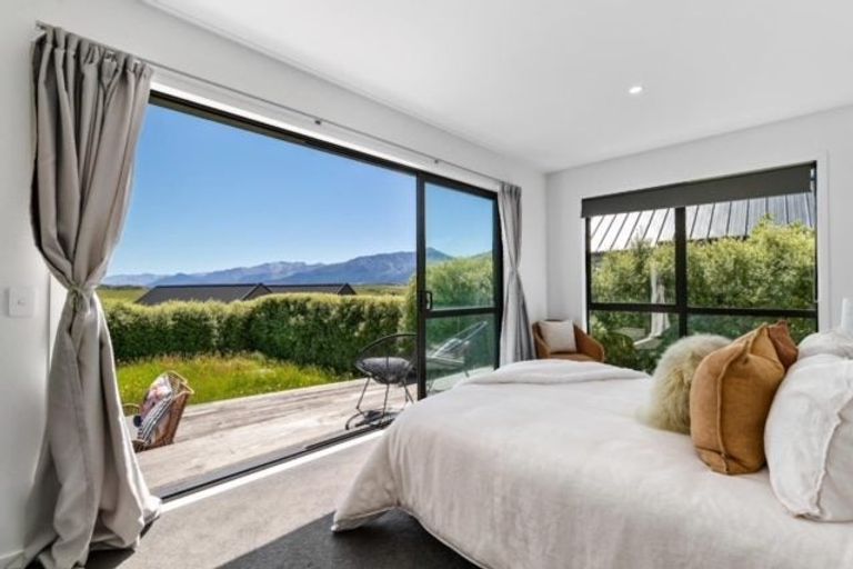 Photo of property in 13 Falconer Rise, Jacks Point, Queenstown, 9371