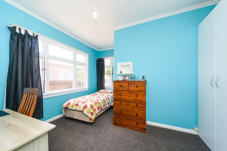 Photo of property in 18 Edwards Place, Terrace End, Palmerston North, 4410