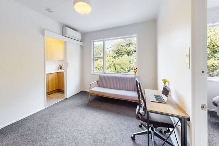 Photo of property in 24f3 Crieff Street, Northland, Wellington, 6012