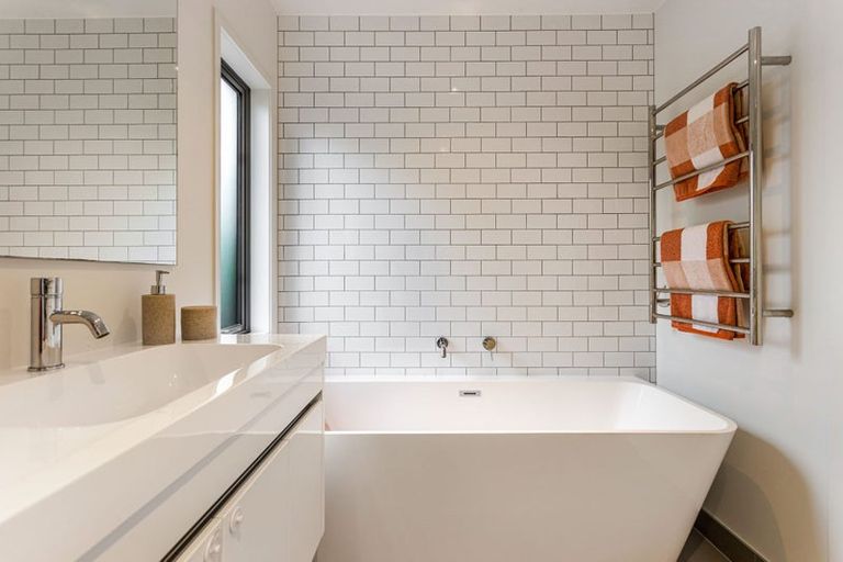 Photo of property in 12b Chapman Road, Te Atatu Peninsula, Auckland, 0610