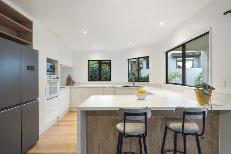 Photo of property in 11 Nottingham Place, Northcross, Auckland, 0630