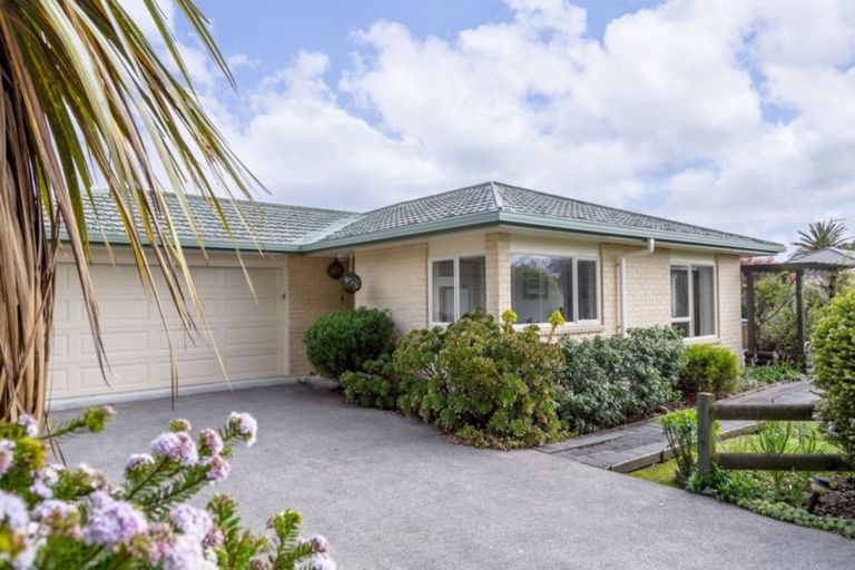 Photo of property in 10 Oak View Place, Greytown, 5712