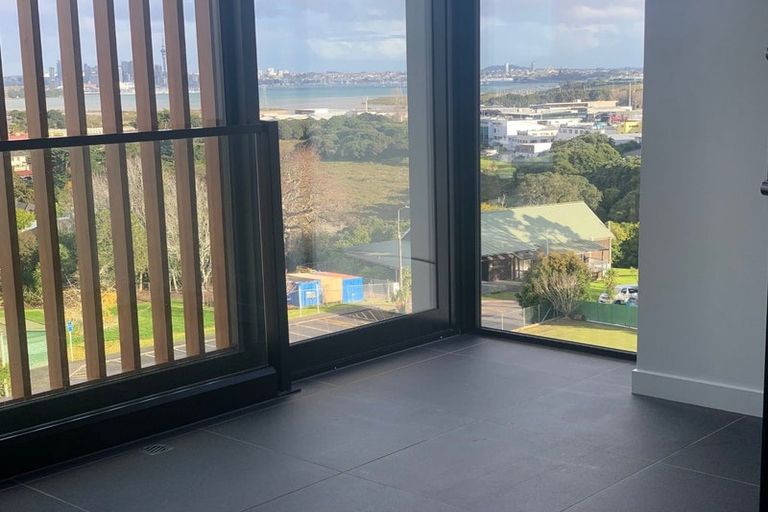 Photo of property in Frank Sargeson Apts, 508/74 Anzac Street, Takapuna, Auckland, 0622
