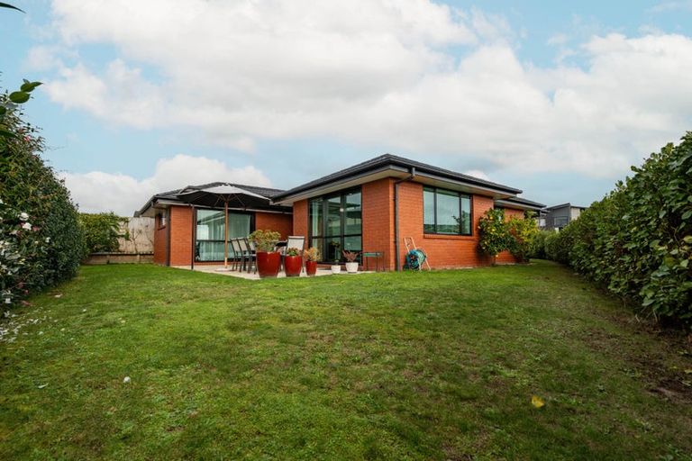 Photo of property in 14 Te Tiireke Drive, Glenview, Hamilton, 3206