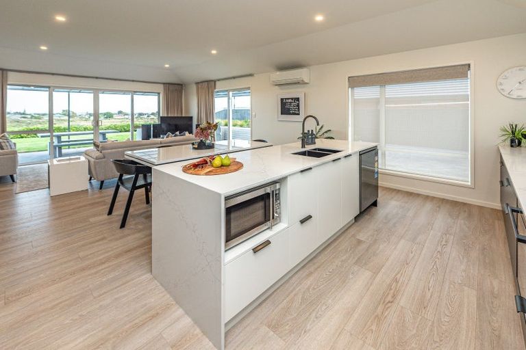 Photo of property in 37 Magnolia Crescent, Tawhero, Whanganui, 4501