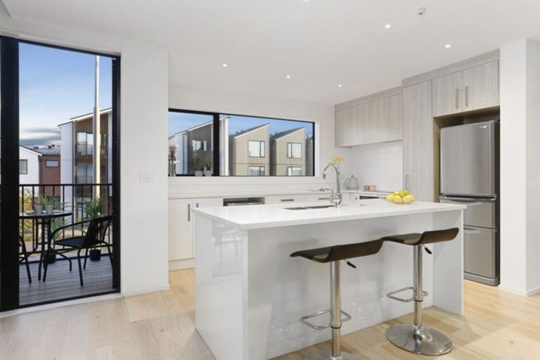 Photo of property in 80 Hobsonville Point Road, Hobsonville, Auckland, 0616