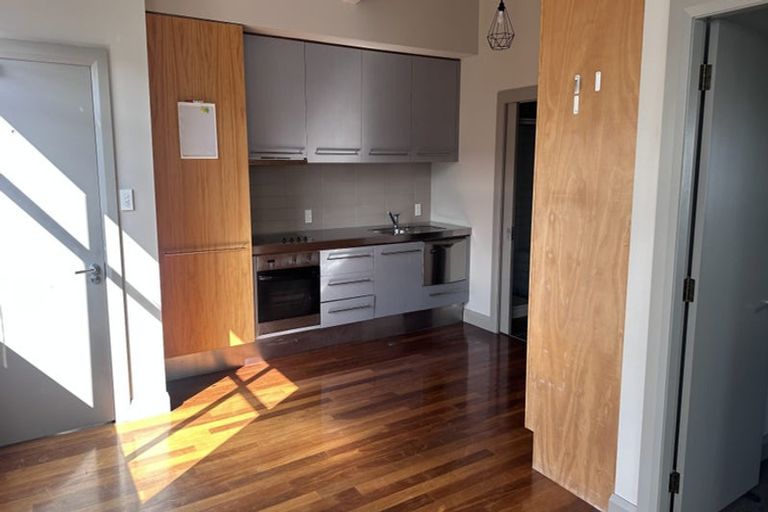 Photo of property in 98 Riddiford Street, Newtown, Wellington, 6021