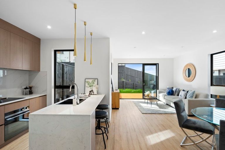 Photo of property in 6/90 Picasso Drive, West Harbour, Auckland, 0618