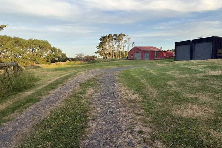 Photo of property in 27 Codlin Road, Waiuku, 2683
