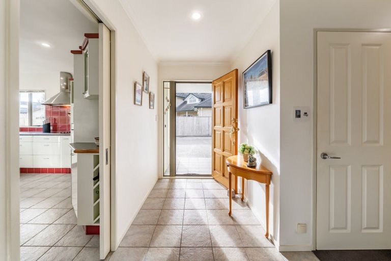 Photo of property in 5 Rosebank Place, Avalon, Lower Hutt, 5011