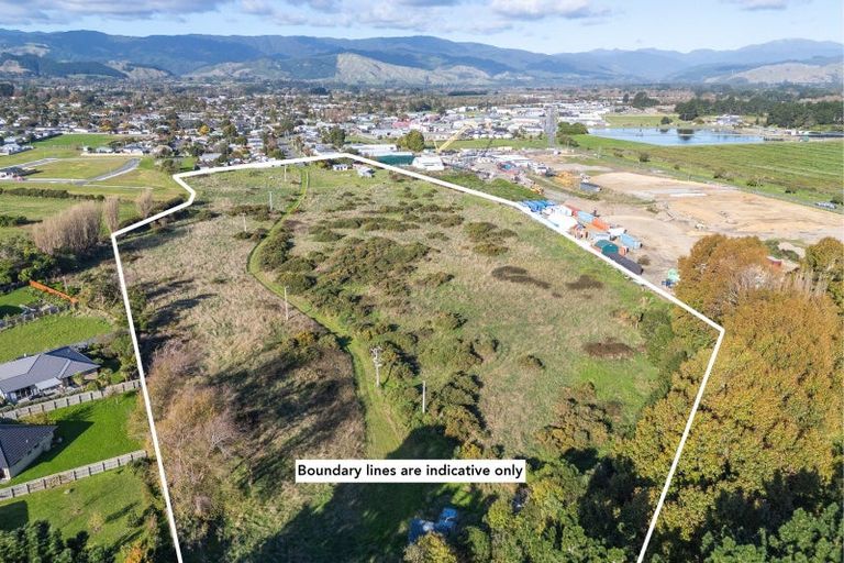 Photo of property in 32 Temuera Street, Otaki, 5512