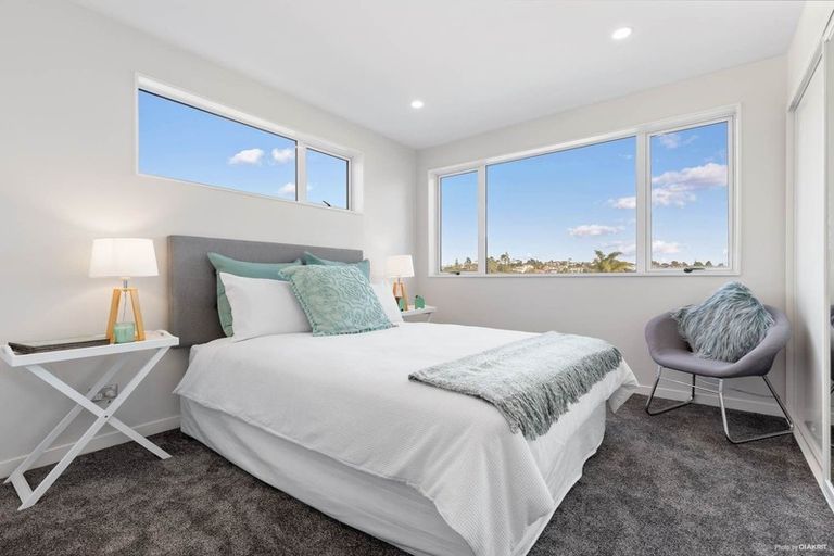 Photo of property in 4 Crieff Place, Te Atatu Peninsula, Auckland, 0610