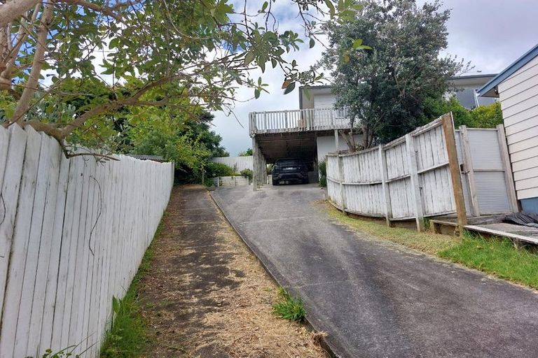 Photo of property in 1/59 Santiago Crescent, Unsworth Heights, Auckland, 0632
