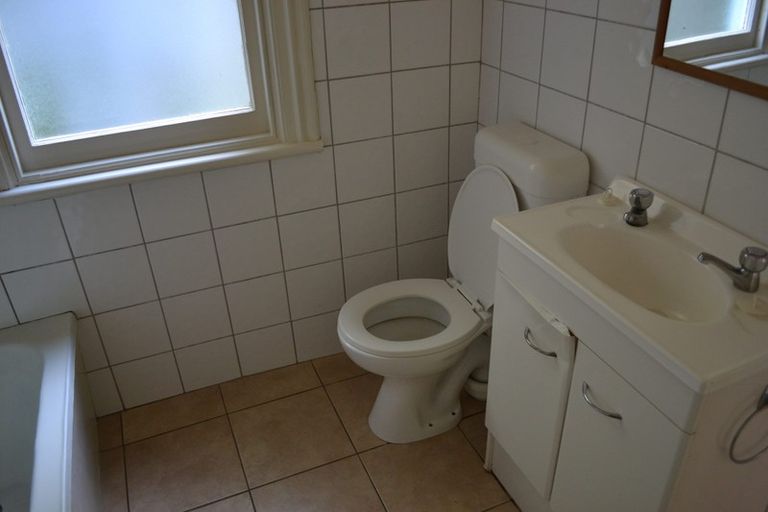 Photo of property in 2/106 Glenmore Street, Northland, Wellington, 6012