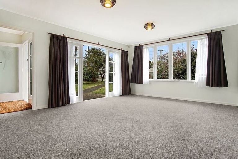 Photo of property in 116 Taikata Road, Te Atatu Peninsula, Auckland, 0610