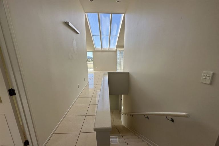 Photo of property in 23 Bernleigh Terrace, West Harbour, Auckland, 0618