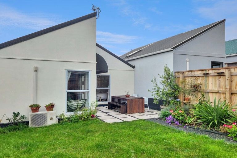 Photo of property in 1/17 Cedar Street, Maungaraki, Lower Hutt, 5010