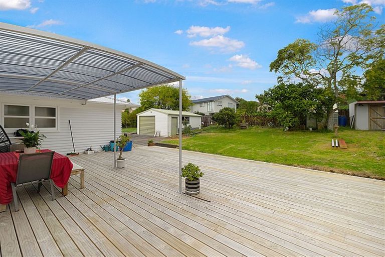 Photo of property in 42 Tiroroa Avenue, Te Atatu South, Auckland, 0610