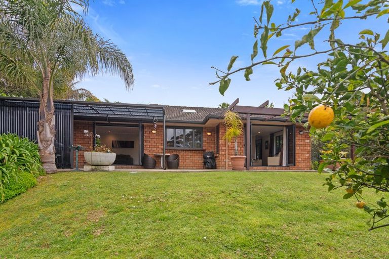 Photo of property in 59a Lonely Road, Fairview Heights, Auckland, 0632