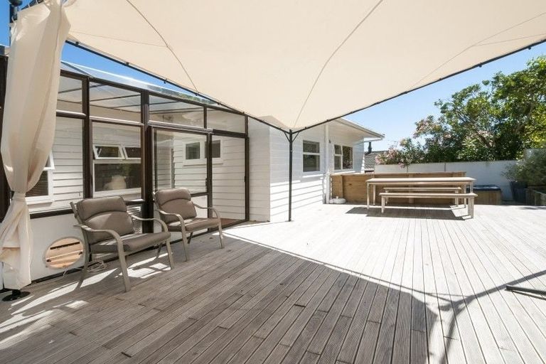 Photo of property in 2 Volkner Grove, Waterloo, Lower Hutt, 5011