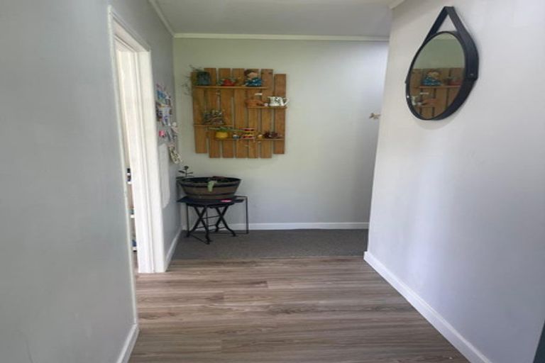 Photo of property in 25 Sovereign Place, Glenfield, Auckland, 0629