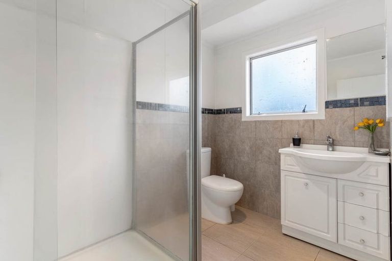 Photo of property in 1/64 Parker Avenue, Titirangi, Auckland, 0604