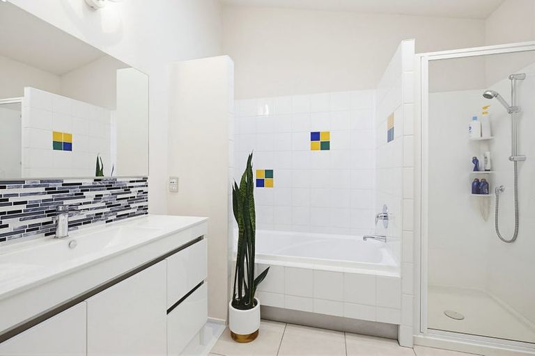 Photo of property in 7 Pikitanga Close, Tawa, Wellington, 5028