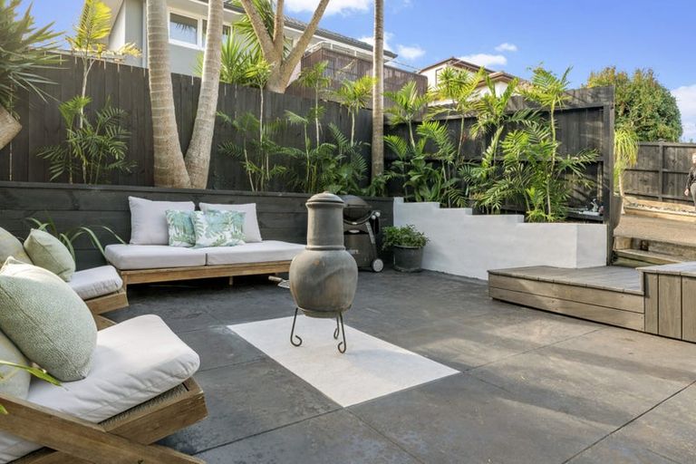 Photo of property in 2/4 Richards Avenue, Forrest Hill, Auckland, 0620