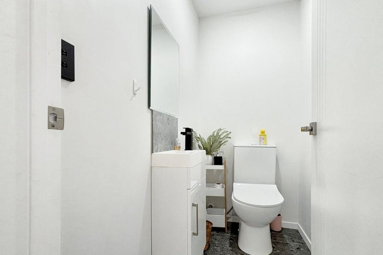 Photo of property in 2 Peterhouse Place, West Harbour, Auckland, 0618