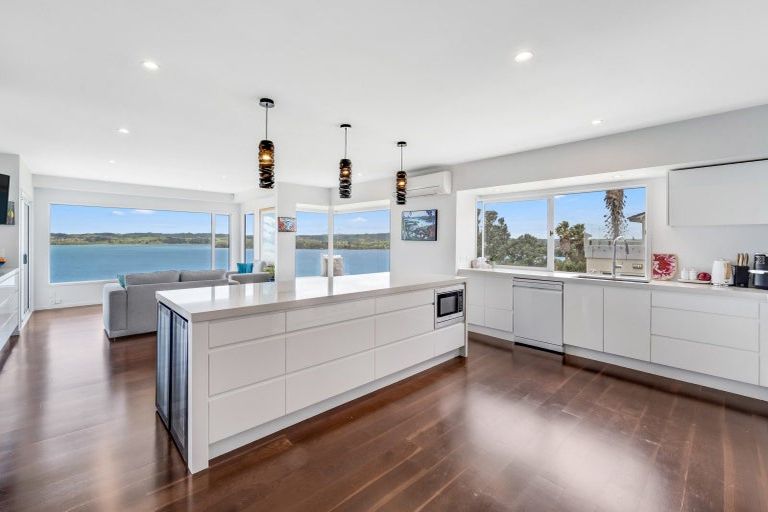 Photo of property in 1/121 Pah Road, Cockle Bay, Auckland, 2014