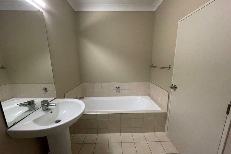 Photo of property in 12/44 Carlos Drive, Flat Bush, Auckland, 2016