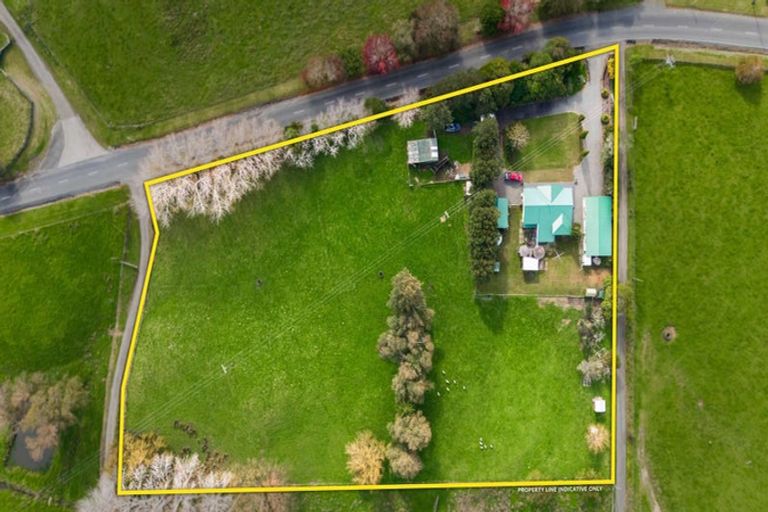Photo of property in 124 Kanohi Road, Kaukapakapa, 0873