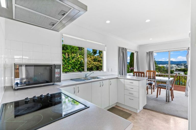 Photo of property in 35e Edmonton Road, Henderson, Auckland, 0612