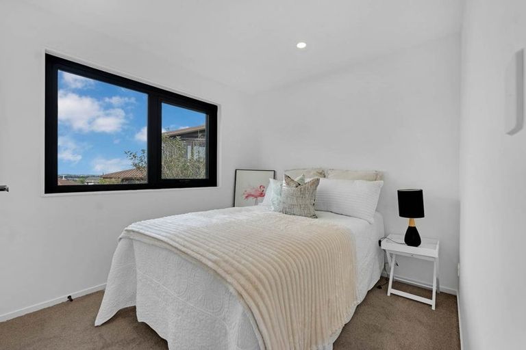 Photo of property in 2d Gordon Stanley Drive, Massey, Auckland, 0614