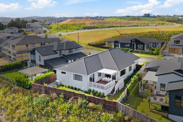 Photo of property in 10 Pekanga Road, Orewa, 0931