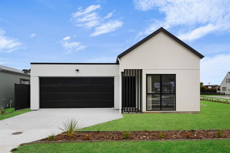 Photo of property in 104 Mataikokako Loop, Kawakawa Bay, 2585