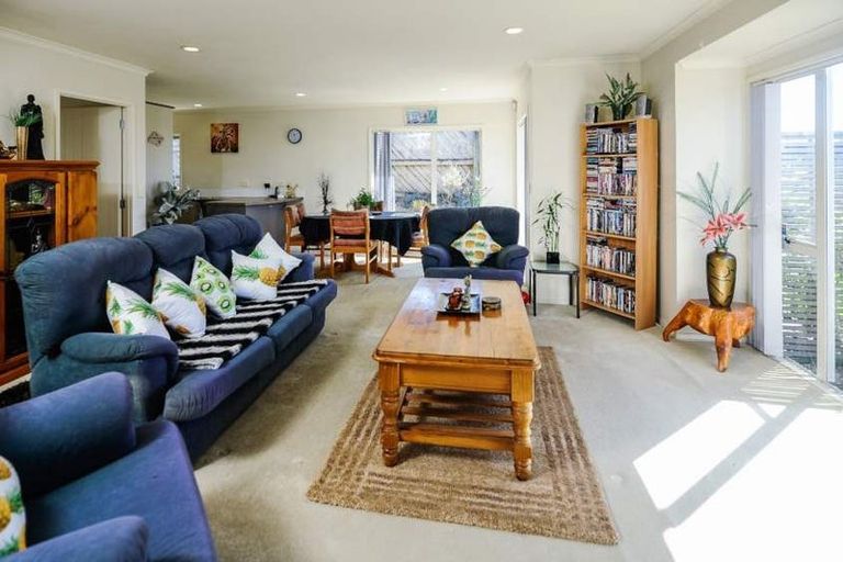 Photo of property in 8 Rush Creek Drive, Westgate, Auckland, 0614
