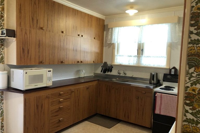 Photo of property in 28 Hussey Street, Waverley, 4510