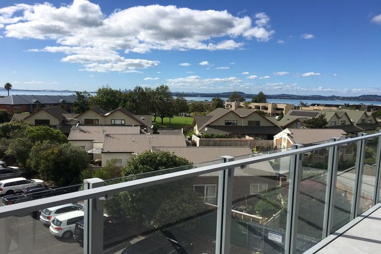 Photo of property in Bella Vista, 3g/84 Gunner Drive, Te Atatu Peninsula, Auckland, 0610