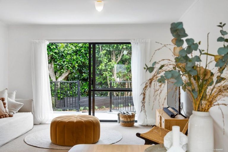 Photo of property in 2/614 Beach Road, Browns Bay, Auckland, 0630