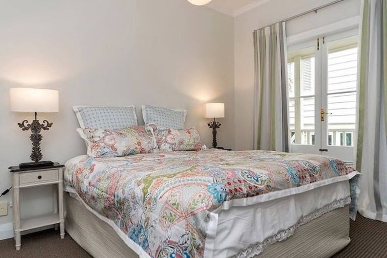 Photo of property in 2/15a Kerr Street, Devonport, Auckland, 0624