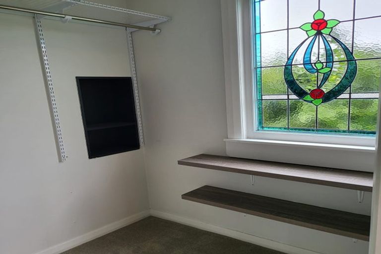 Photo of property in 12a Chapman Street, Newlands, Wellington, 6037