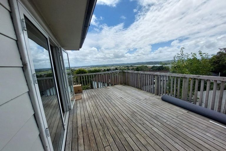 Photo of property in 1/59 Santiago Crescent, Unsworth Heights, Auckland, 0632