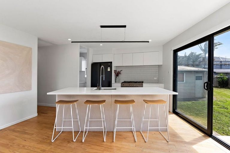 Photo of property in 73 Dale Crescent, Pakuranga, Auckland, 2010