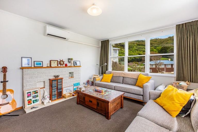 Photo of property in 17 Aparangi Crescent, Elsdon, Porirua, 5022