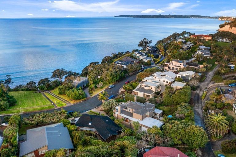 Photo of property in 12 Chelverton Terrace, Red Beach, 0932