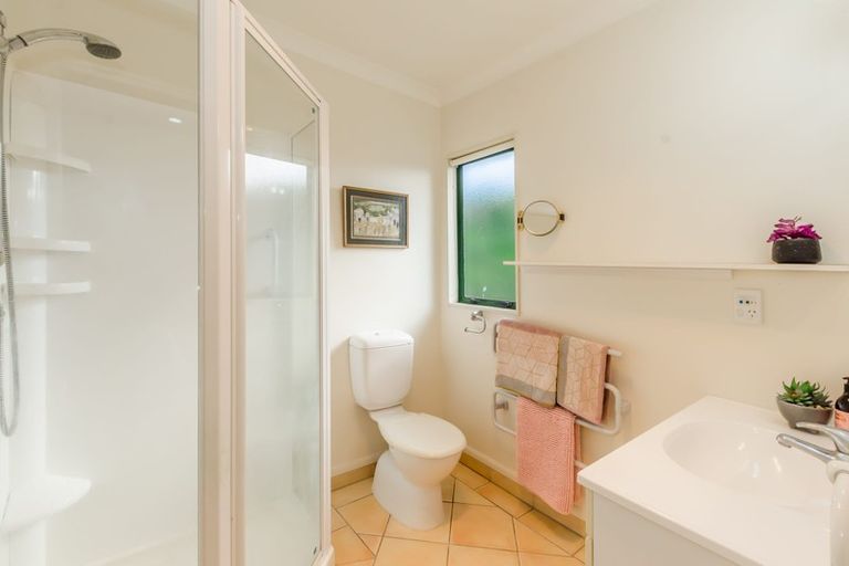 Photo of property in 2 Millennium Hill, Paraparaumu, 5032