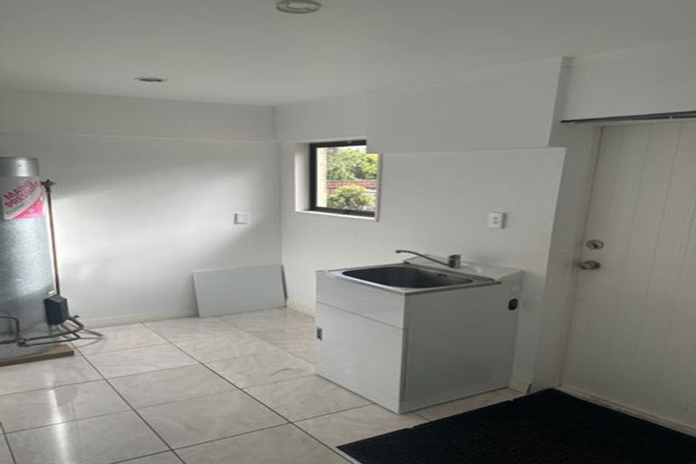 Photo of property in 12 Miller Road, Mangere Bridge, Auckland, 2022